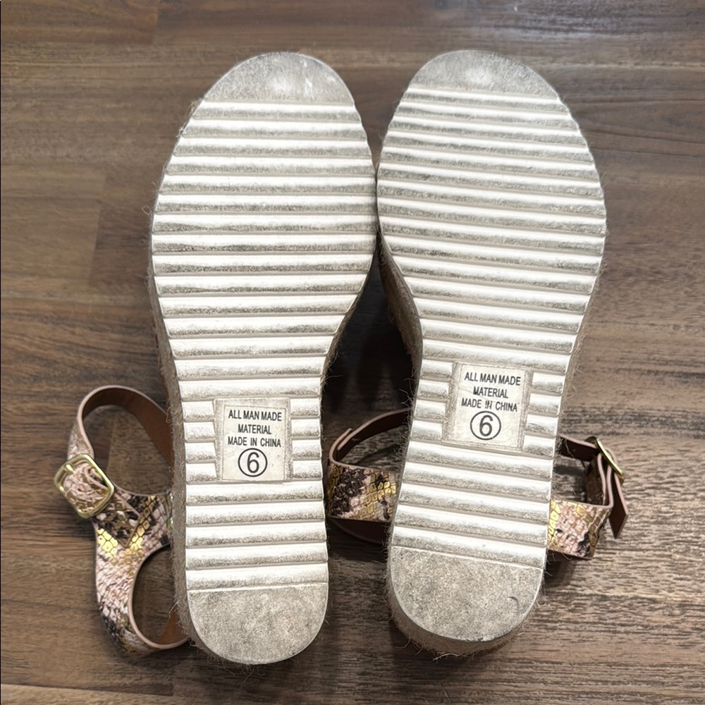 Sandals - Picture 5 of 5